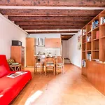 Venice Small Canal View In Boutique Apartment