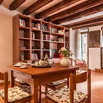Venice Small Canal View In Boutique Apartment